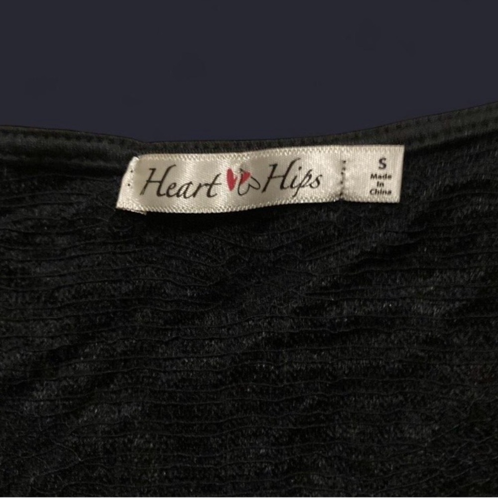S | Heart and Hips floral black cropped tank top blouse with tie front - Picture 2 of 4